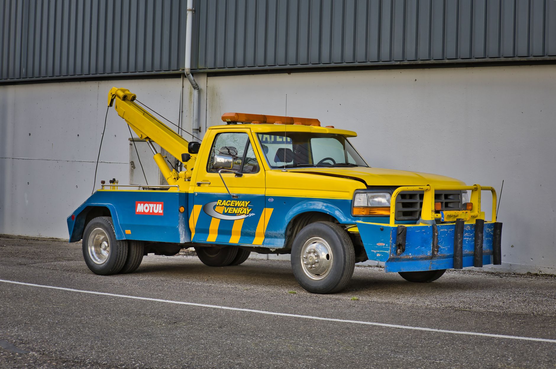 Remorquage voiture équipe à Miramas